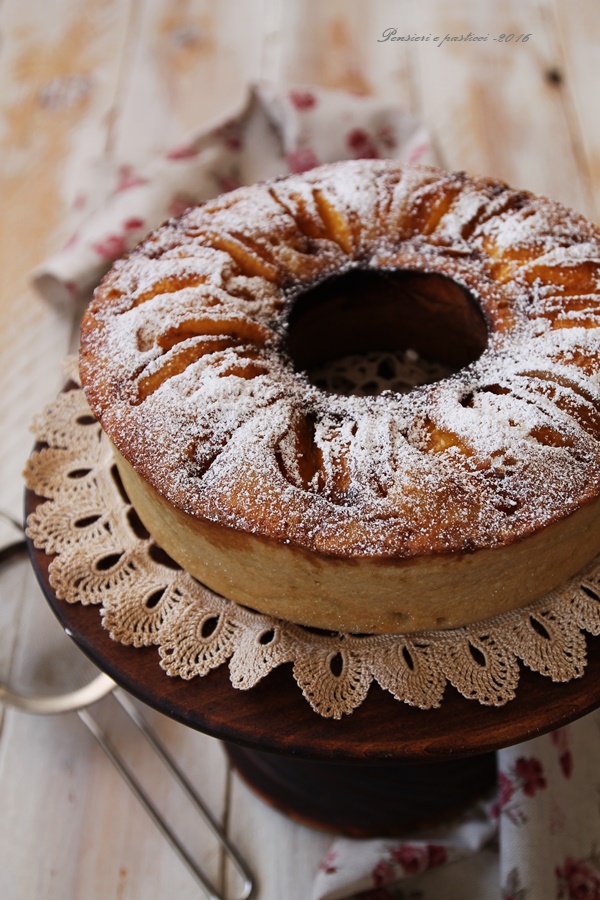 Ciambellone alle pesche in pentola fornetto - Pensieri e pasticci