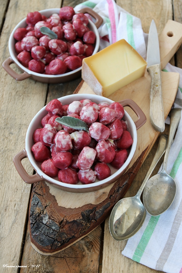 gnocchi di ricotta e barbabietola