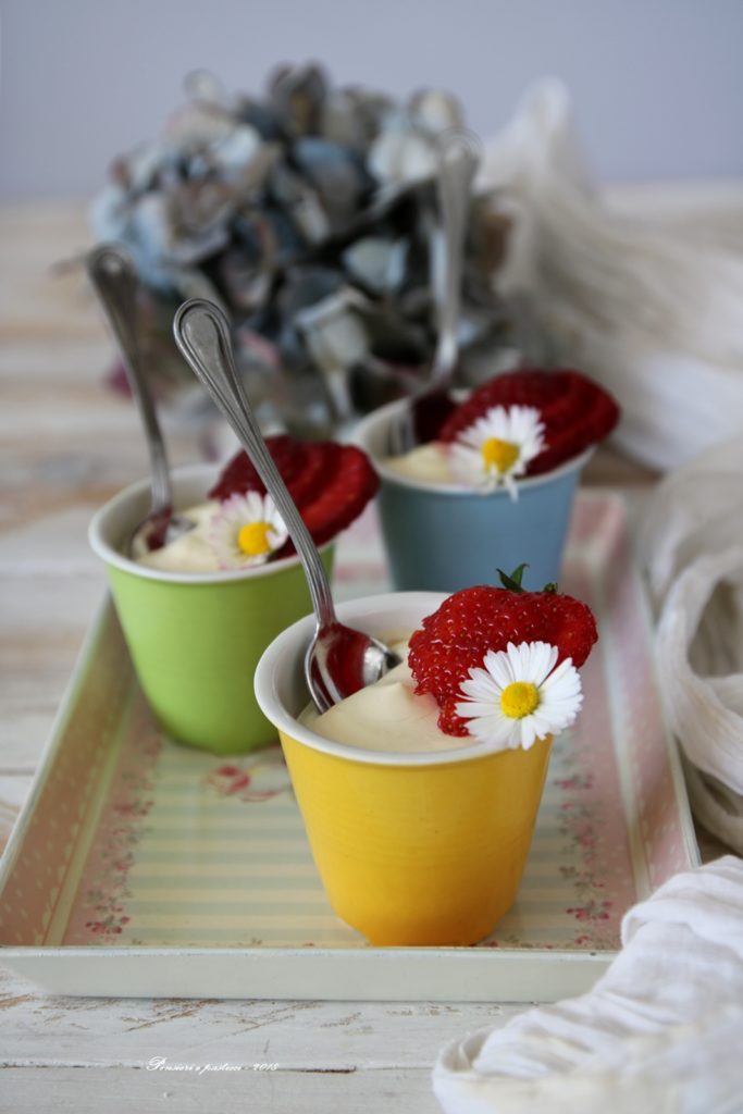 bicchierini di cheesecake al microonde, profumati al limone