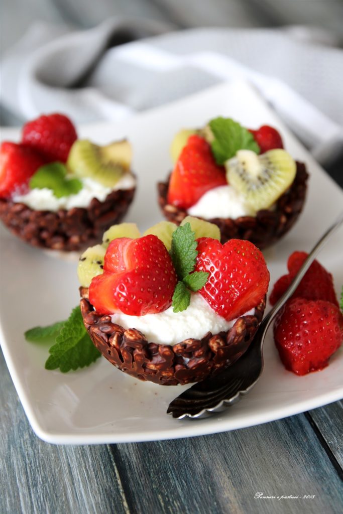 cestini fondenti con crema e frutta