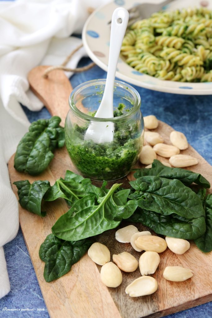 pesto di spinaci e mandorle