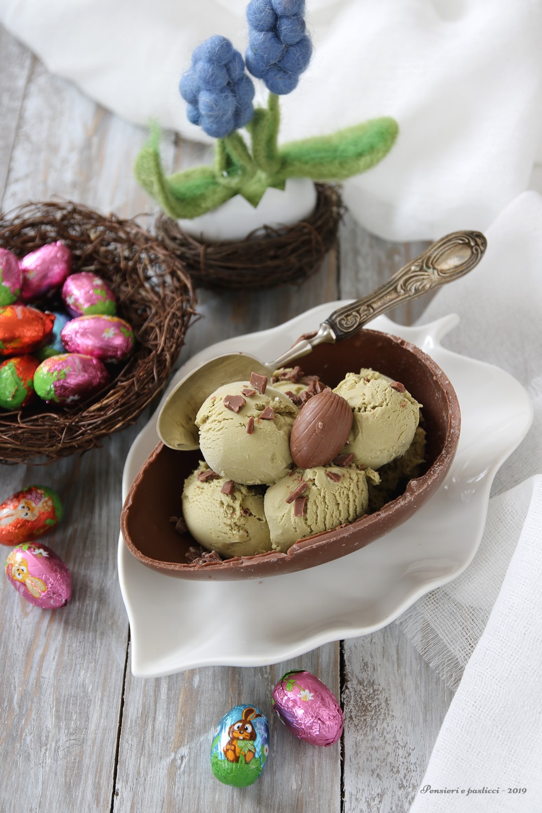 gelato al pistacchio di Bronte nell'uovo di pasqua