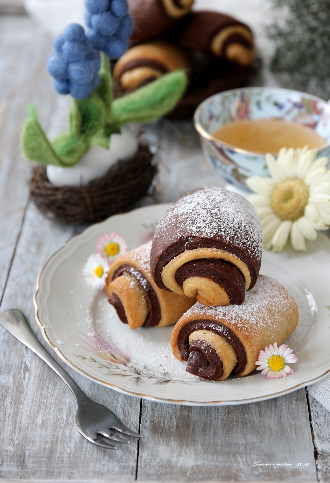 Brioches bicolori al farro e cacao