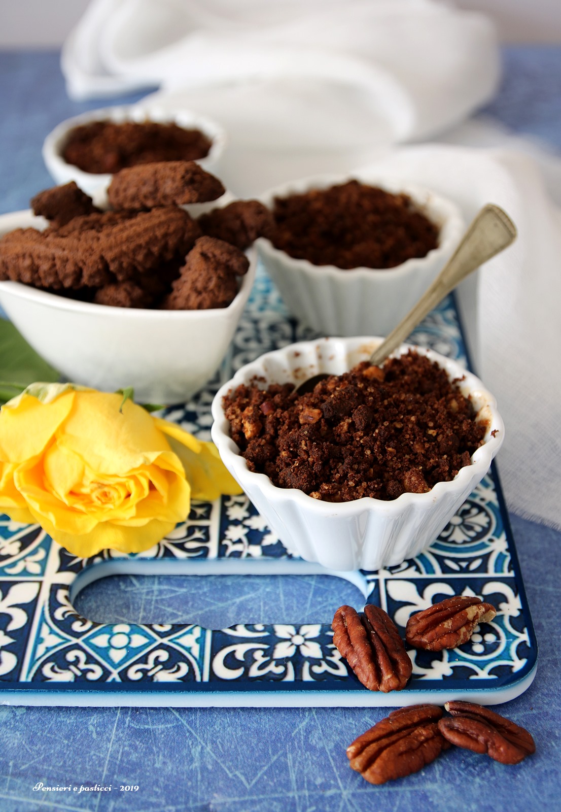 crumble di pere al cacao e noci pecan