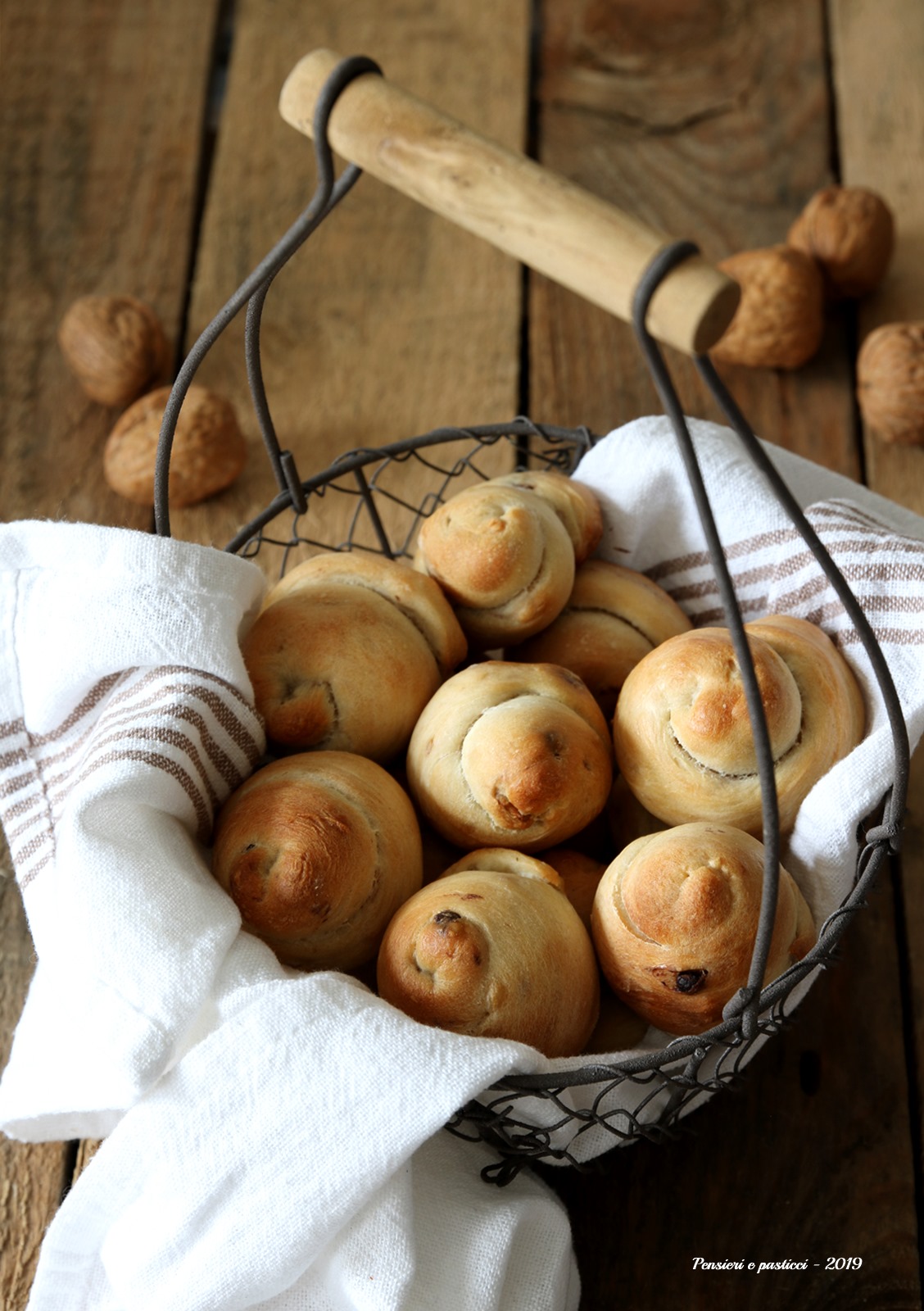 chiocciole di pane noci e cioccolato