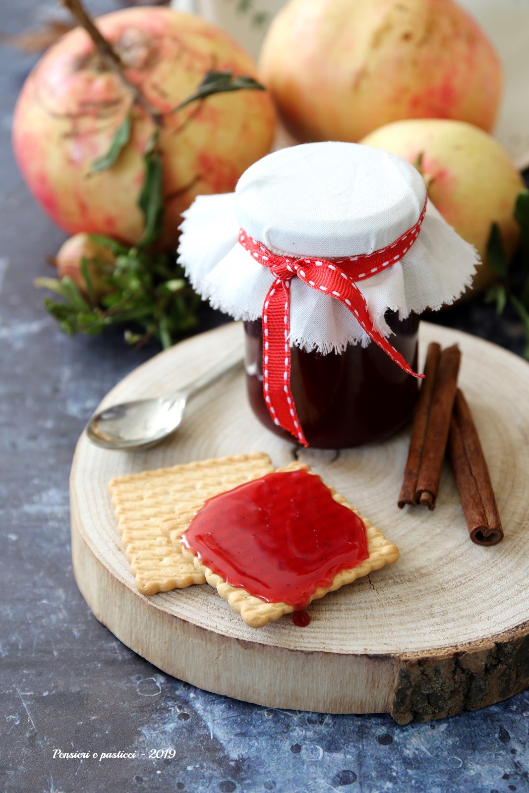 gelatina alla melagrana e cannella