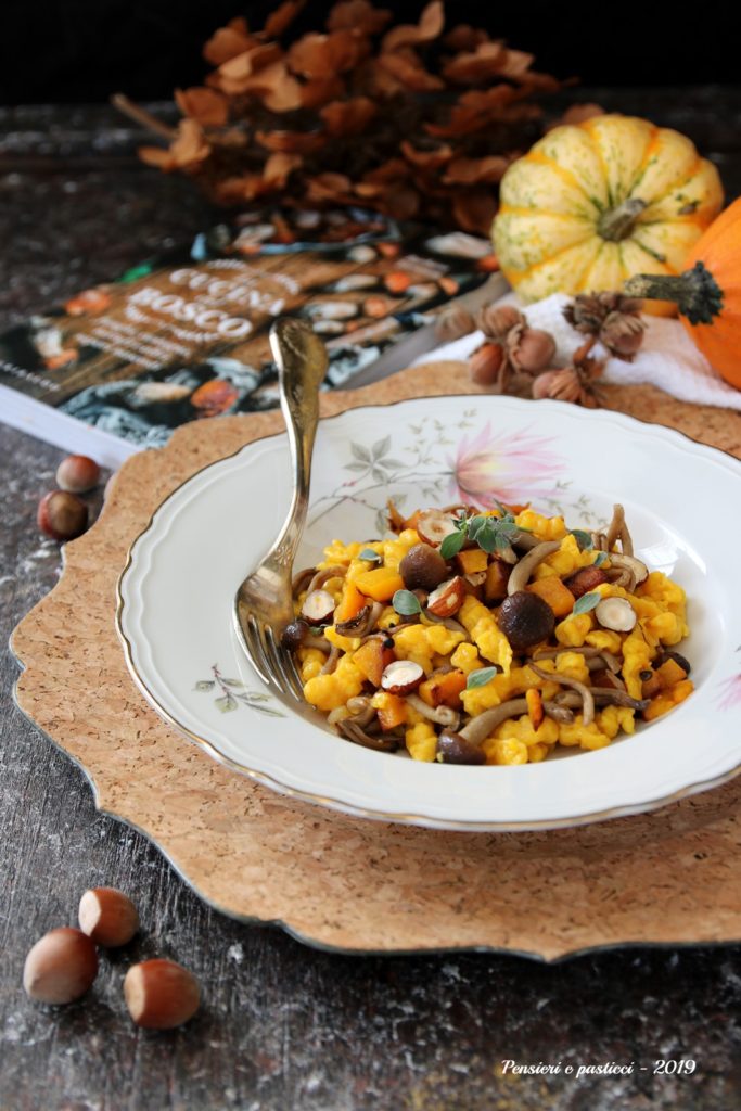 Spatzle di zucca con funghi e nocciole