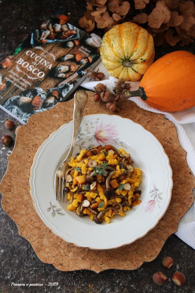 spatzle di zucca con funghi e nocciole