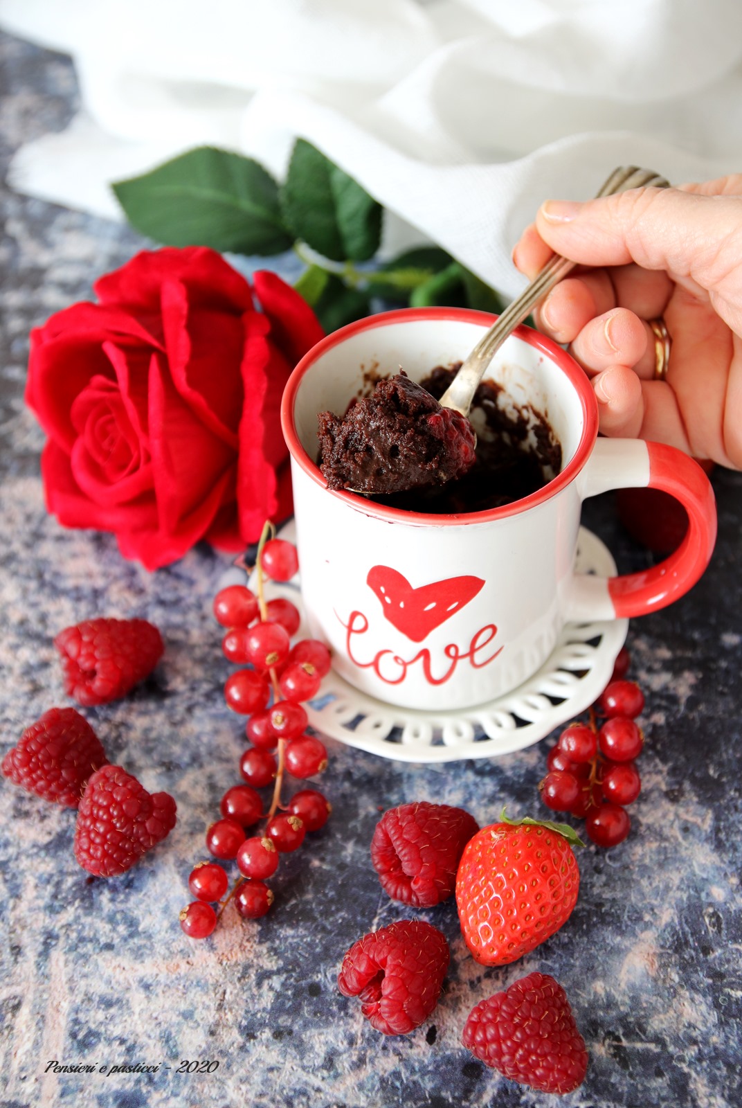 mug cake cioccolato e frutti rossi