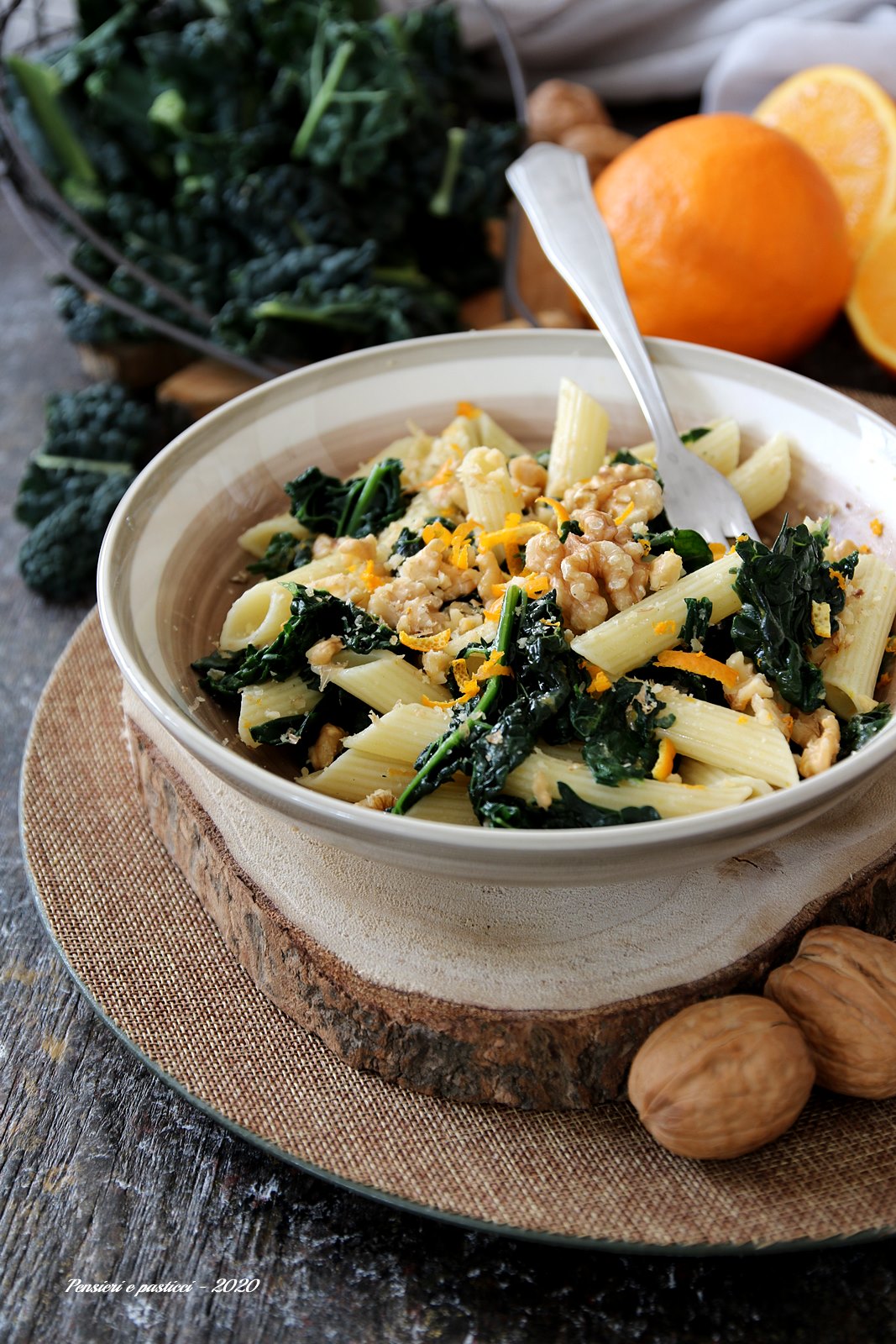 pasta con cavolo nero arancia e noci