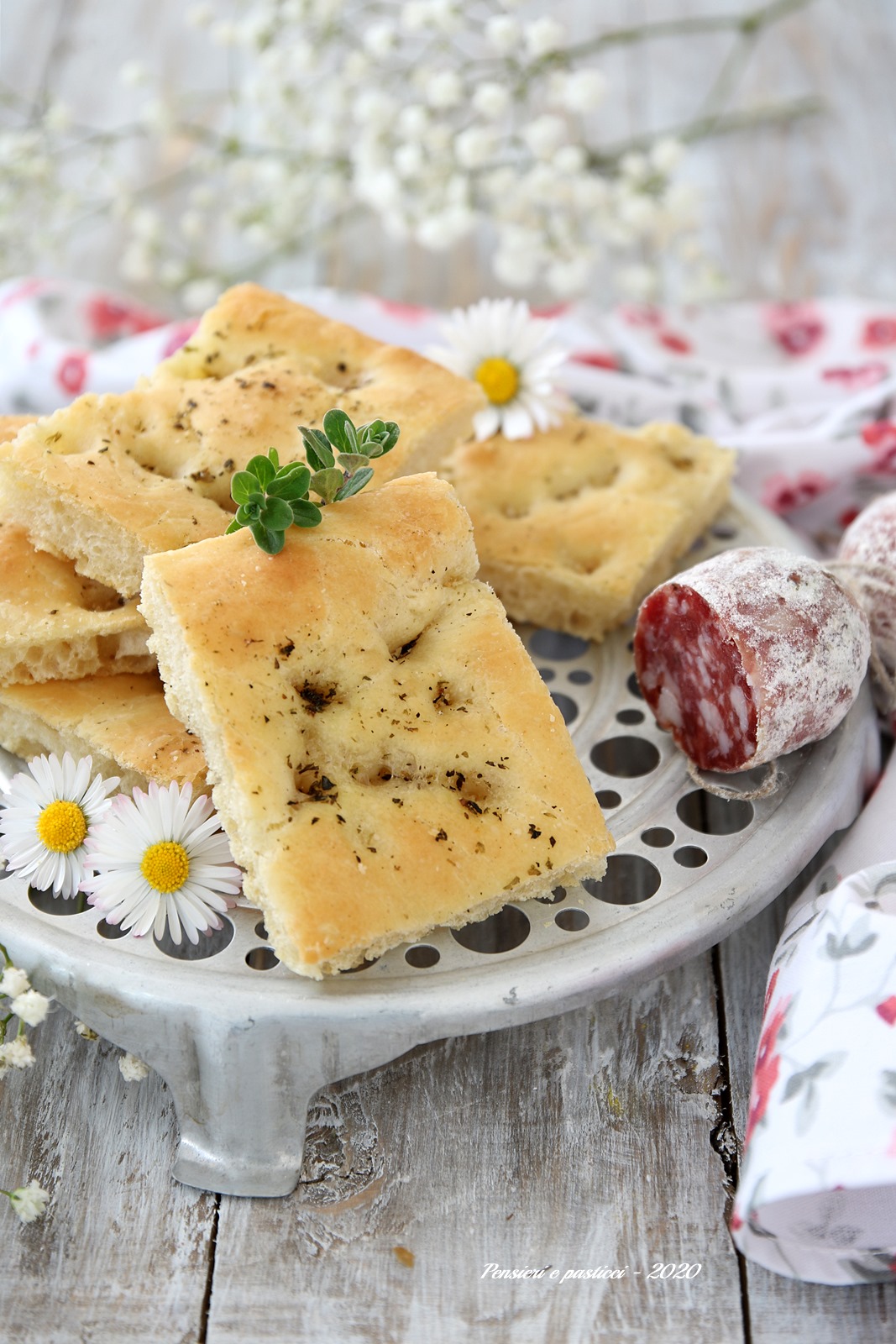 focaccia semplice con macchina del pane