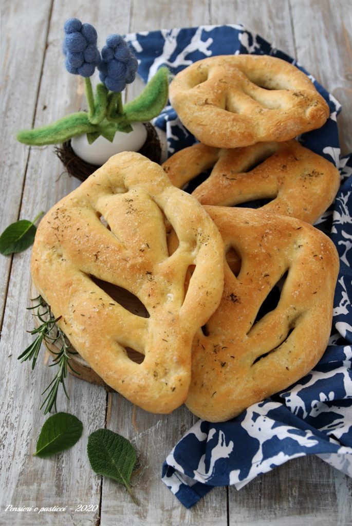 Fougasse provenzale con macchina del pane