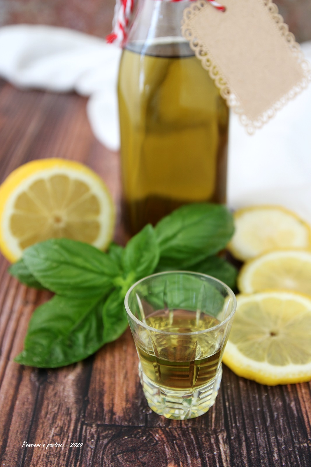 liquore al basilico e limone