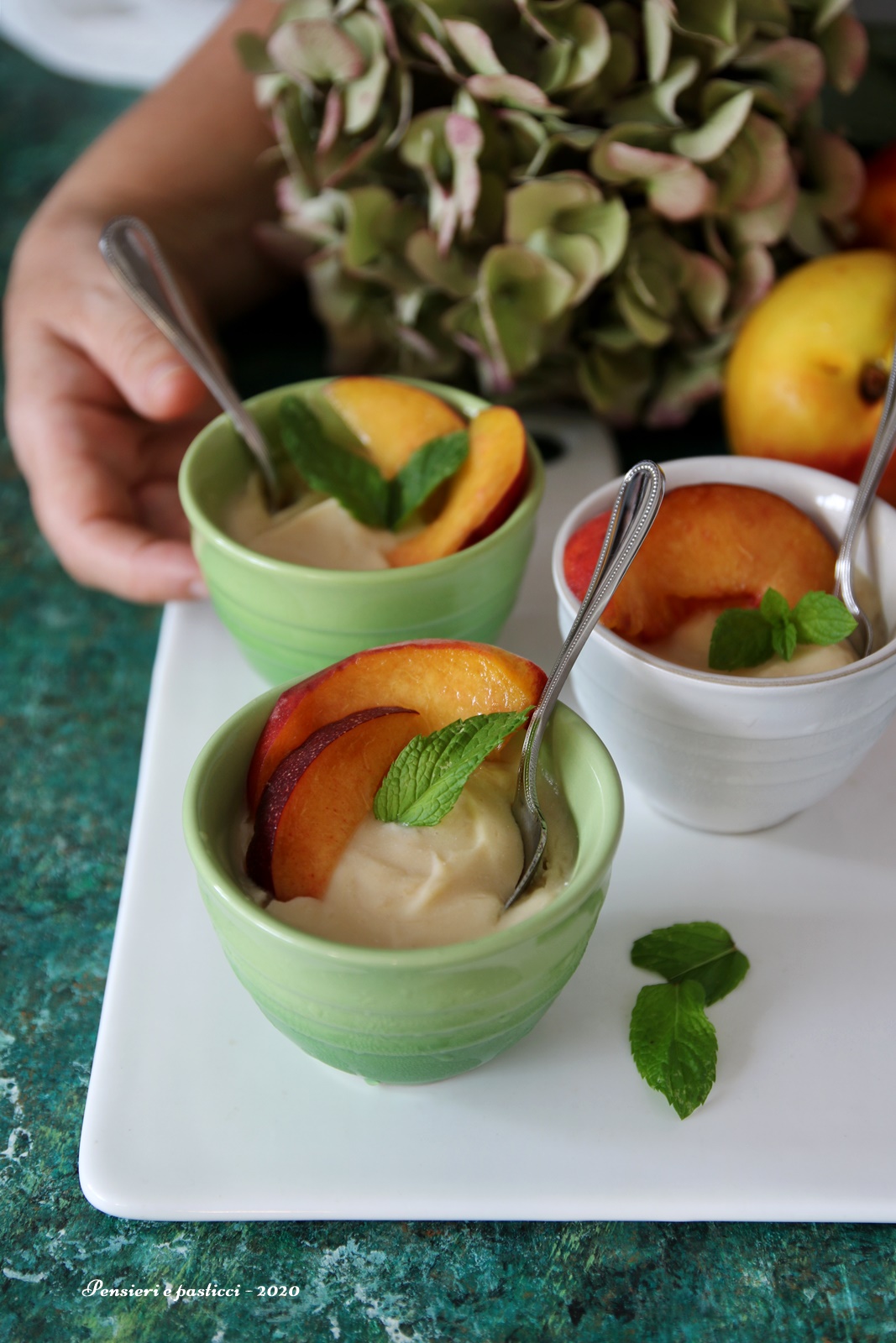 mousse al succo di pesca e menta