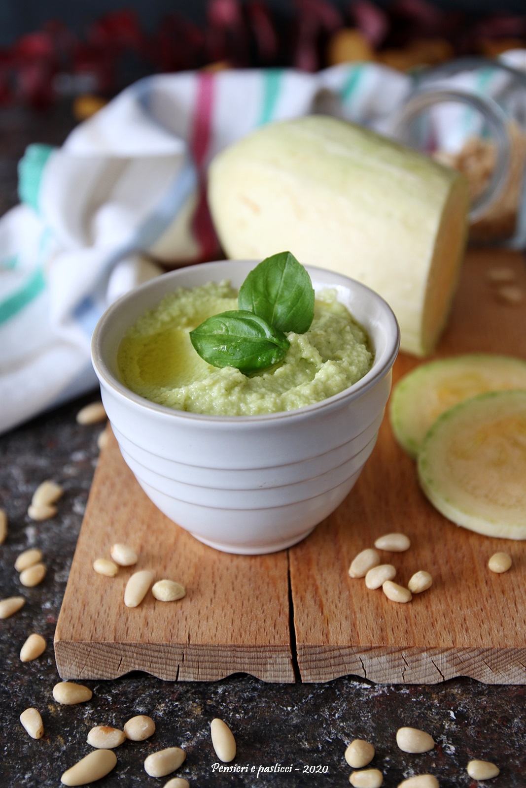 Pesto di zucchine trombetta e pinoli