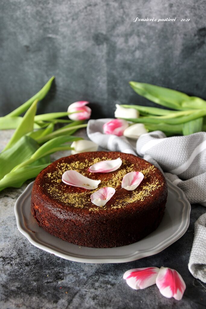 Torta alle pere pistacchi e rose di Nigella