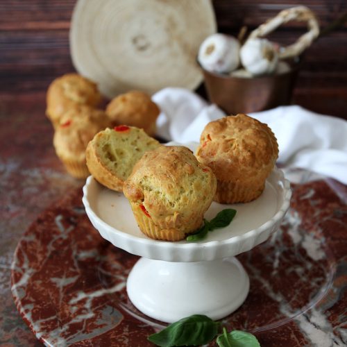 muffins salati ai peperoni e basilico