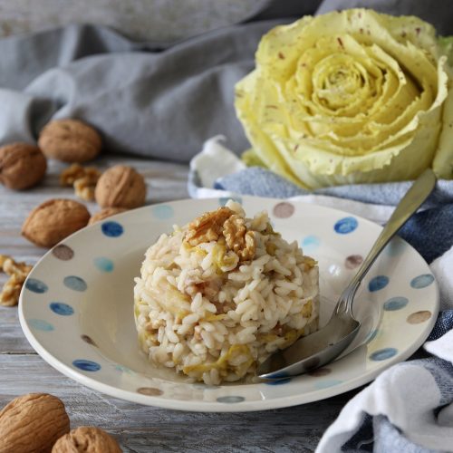 risotto al radicchio variegato con noci e provola