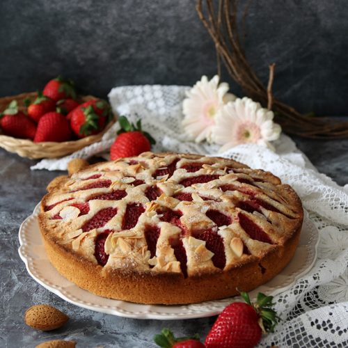 torta alle mandorle e fragole