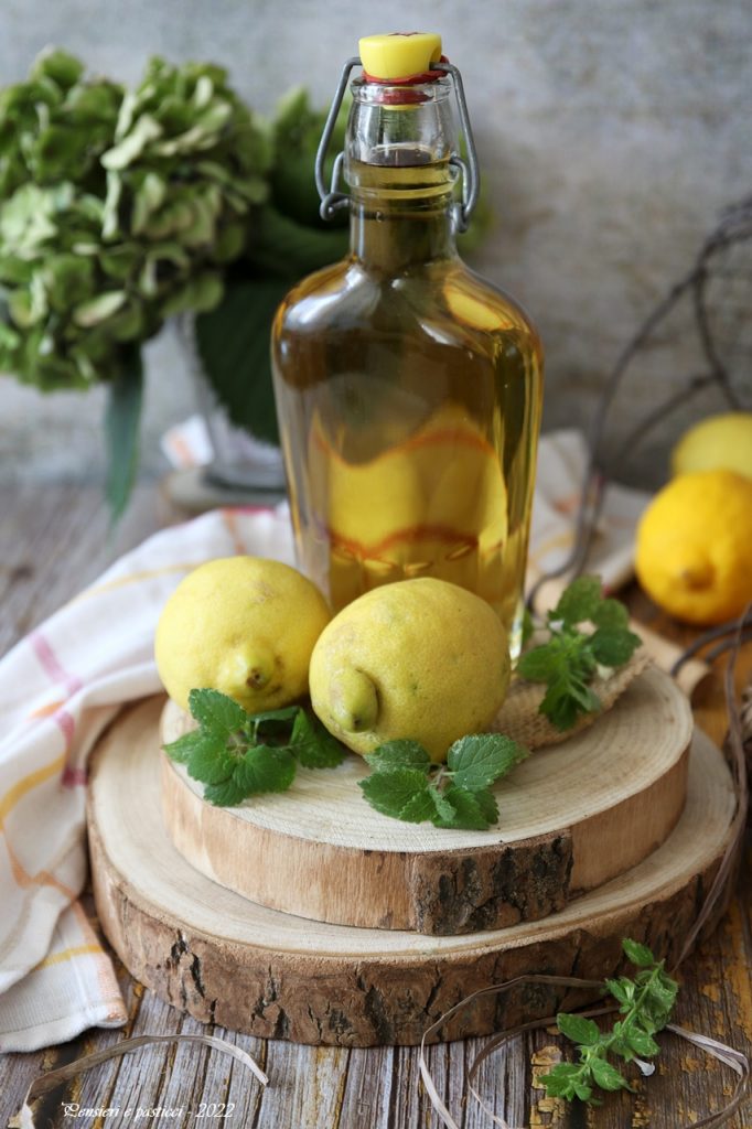 liquore alla melissa e limone