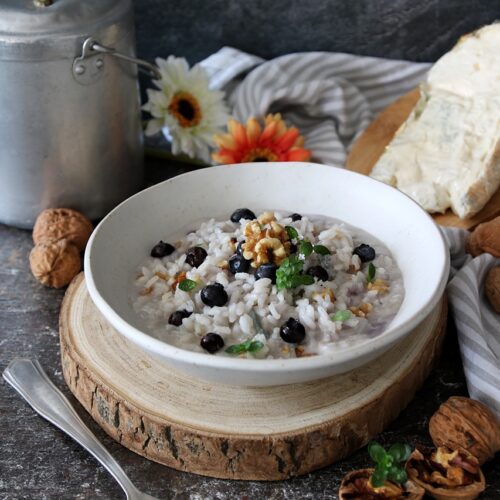 Risotto al Gorgonzola DOP con noci e mirtilli