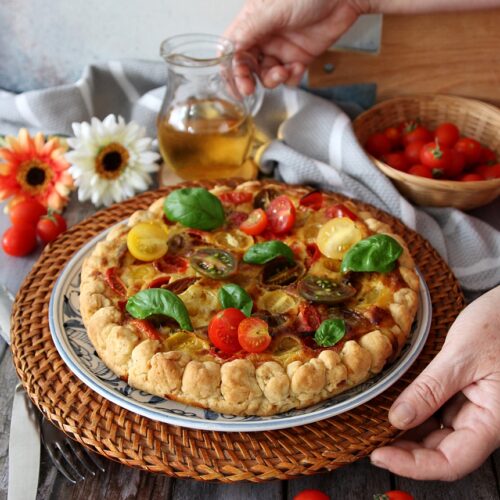 Crostata salata ai tre pomodori