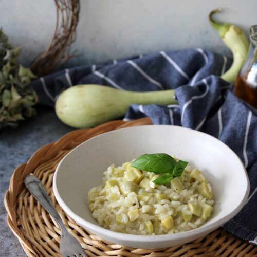 Risotto alle zucchine trombetta con provolone e basilico