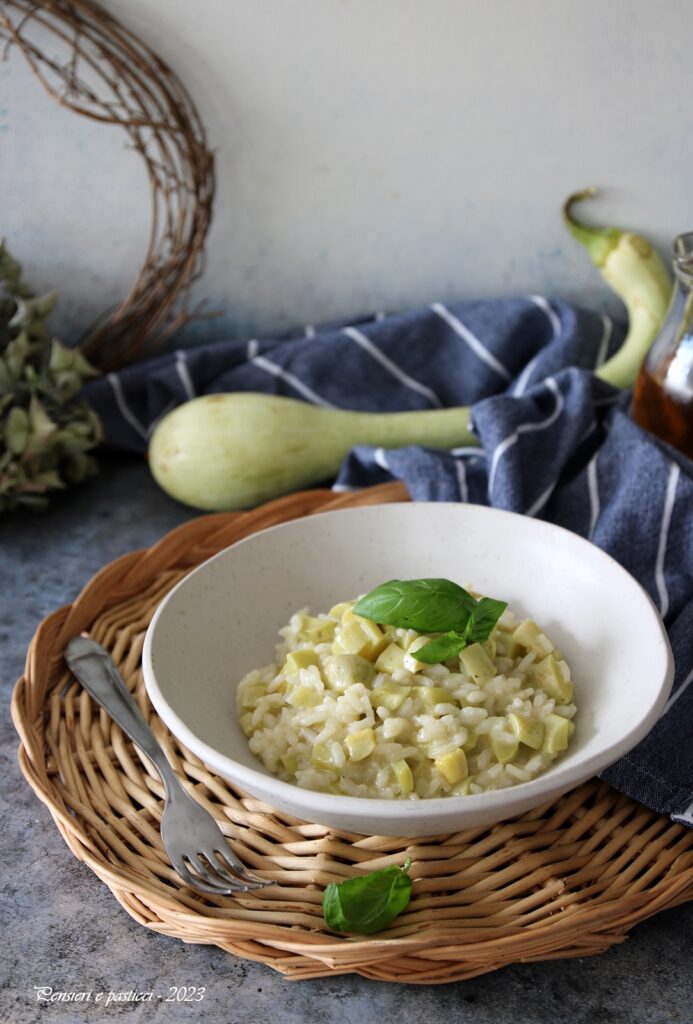 Risotto alle zucchine trombetta con provolone e basilico
