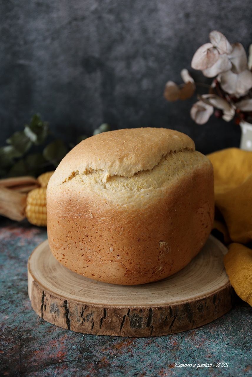 Pane al mais in macchina del pane - Pensieri e pasticci