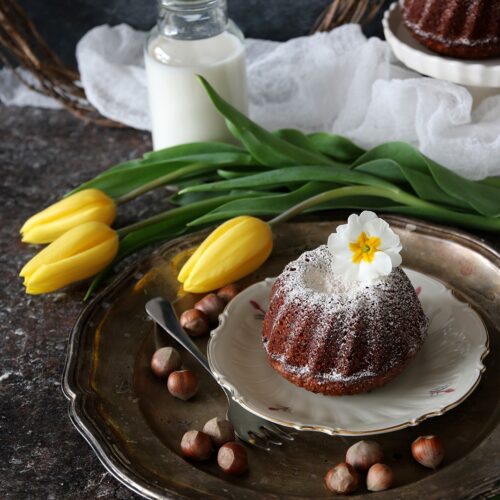 Mini bundt alle nocciole senza lattosio