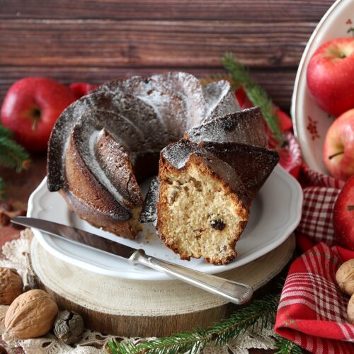 Bundt al succo di mele con noci e spezie