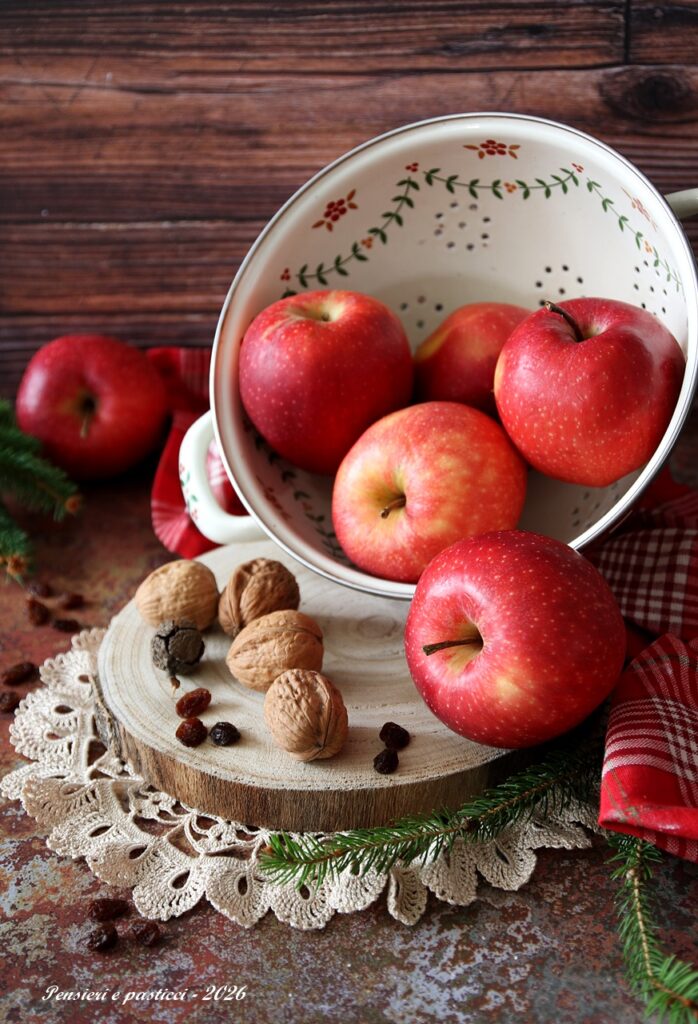 Bundt al succo di mele con noci e spezie